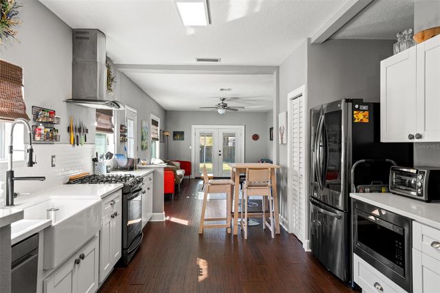 905 E HANNA AVENUE, Tampa, FL 33604