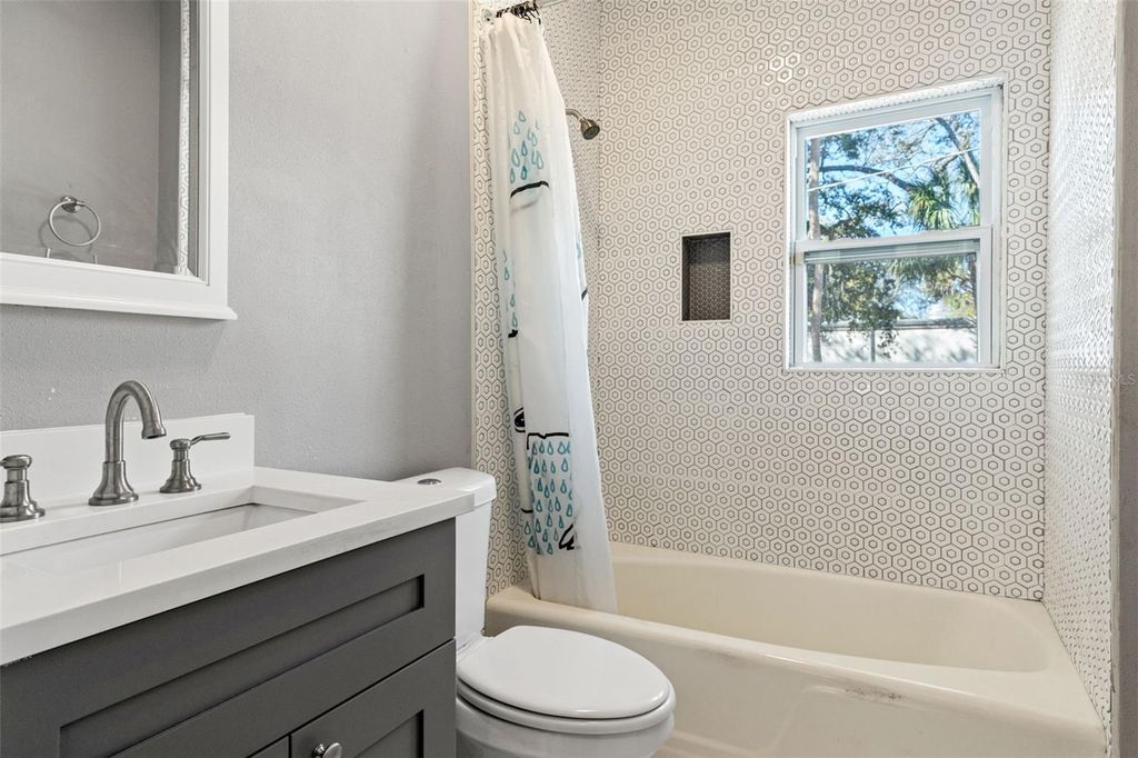 Image 12 of property listing at 905 E HANNA AVENUE, Tampa, FL 33604