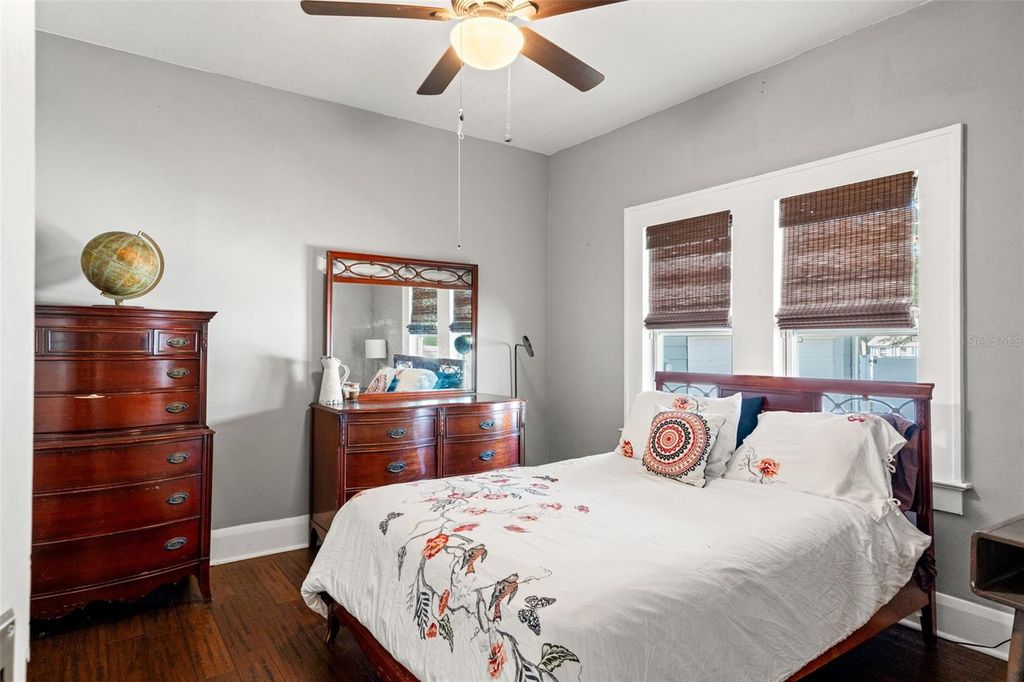 Image 13 of property listing at 905 E HANNA AVENUE, Tampa, FL 33604