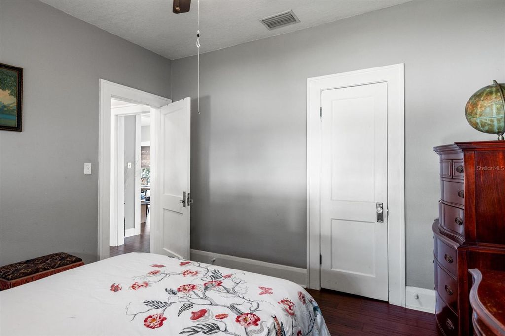 Image 14 of property listing at 905 E HANNA AVENUE, Tampa, FL 33604