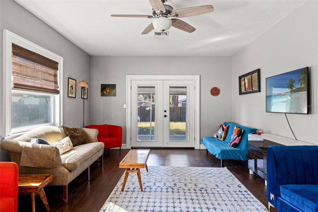 Image 20 of property listing at 905 E HANNA AVENUE, Tampa, FL 33604