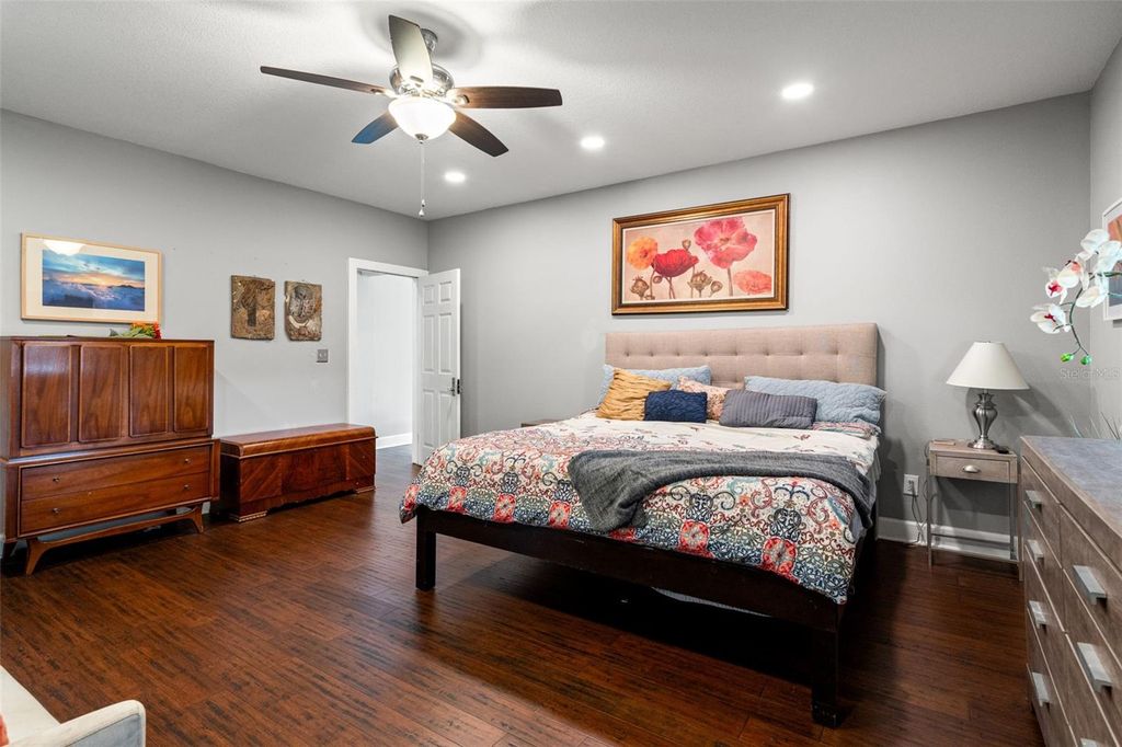 Image 21 of property listing at 905 E HANNA AVENUE, Tampa, FL 33604