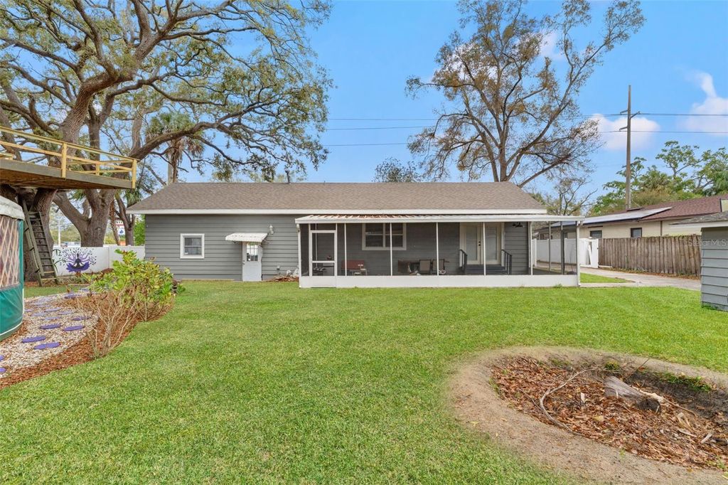 Image 26 of property listing at 905 E HANNA AVENUE, Tampa, FL 33604