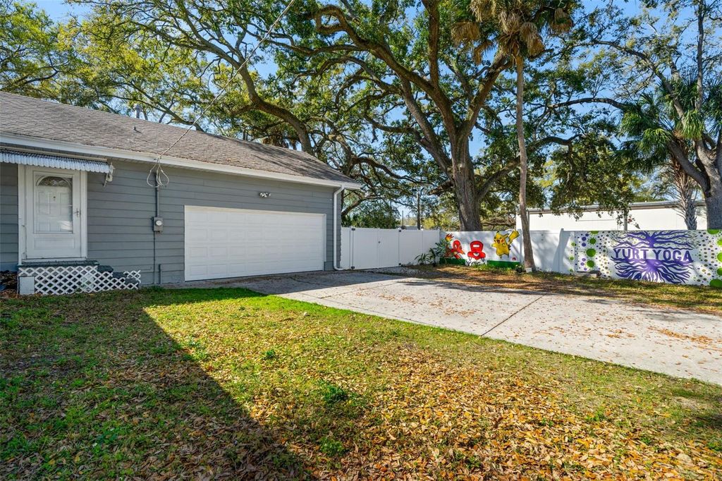 Image 28 of property listing at 905 E HANNA AVENUE, Tampa, FL 33604