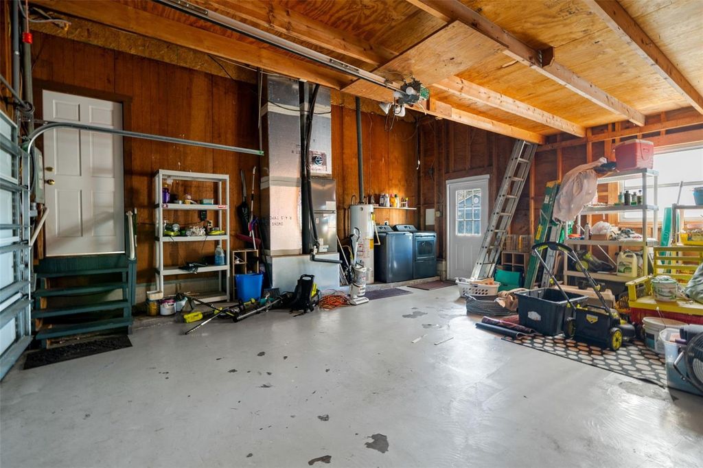 Image 29 of property listing at 905 E HANNA AVENUE, Tampa, FL 33604