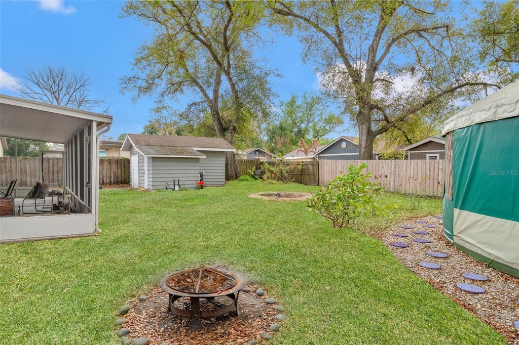 Image 31 of property listing at 905 E HANNA AVENUE, Tampa, FL 33604