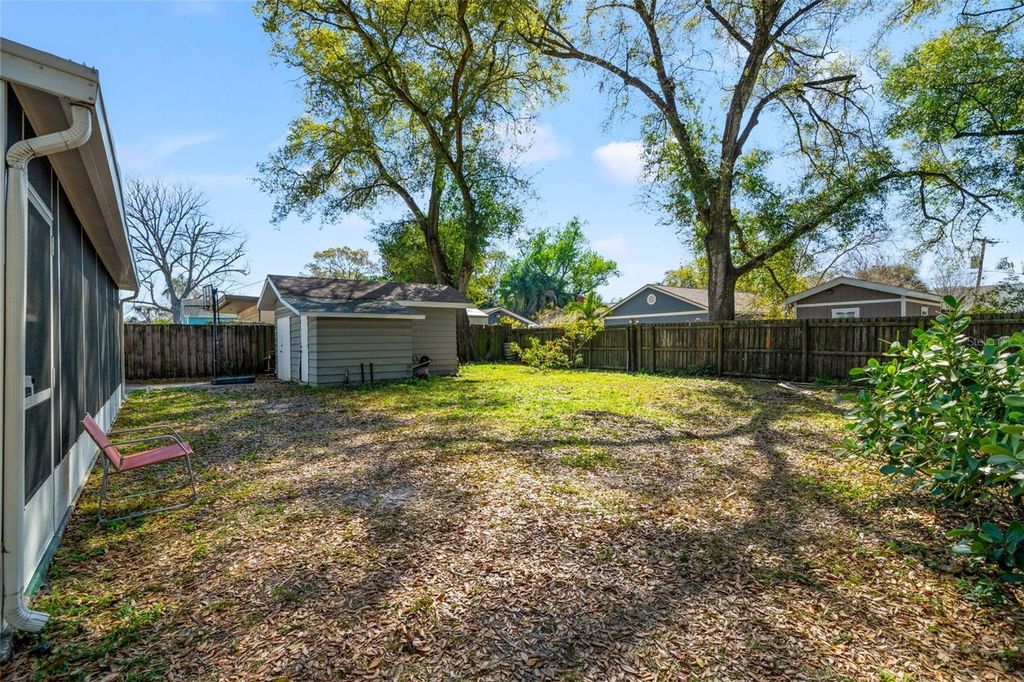 Image 39 of property listing at 905 E HANNA AVENUE, Tampa, FL 33604