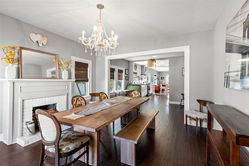 Image 5 of property listing at 905 E HANNA AVENUE, Tampa, FL 33604