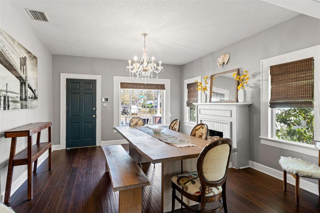 Image 6 of property listing at 905 E HANNA AVENUE, Tampa, FL 33604