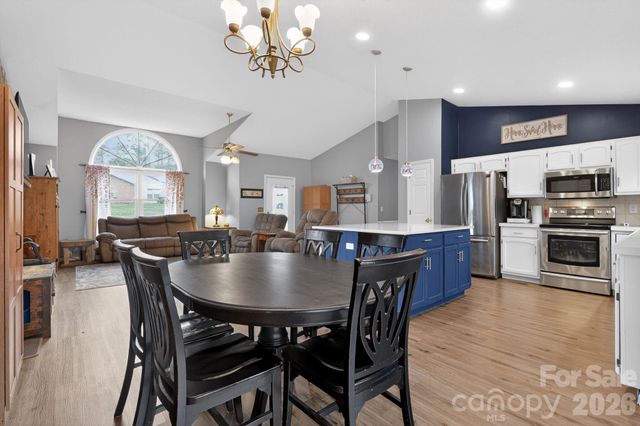 1163 Hidden Creek Circle, Hickory, NC 28602