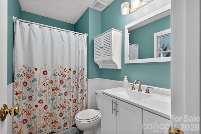 1163 Hidden Creek Circle, Hickory, NC 28602