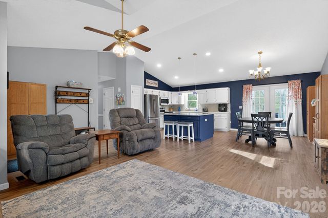 1163 Hidden Creek Circle, Hickory, NC 28602