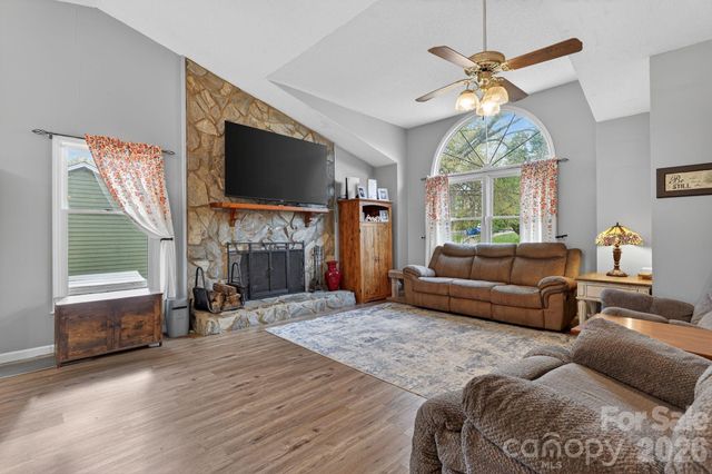 1163 Hidden Creek Circle, Hickory, NC 28602