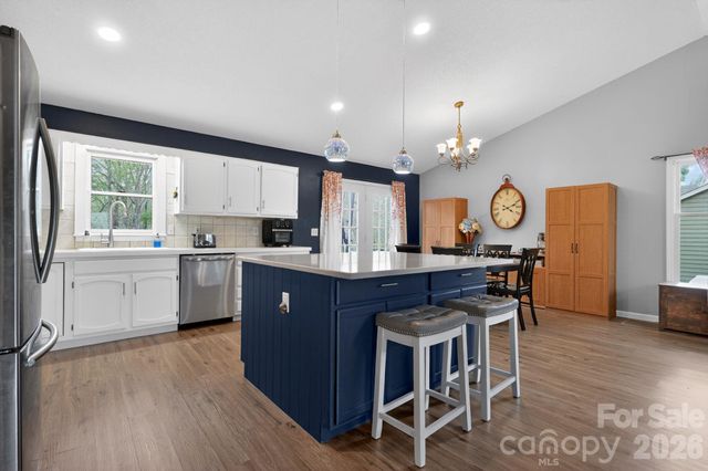 1163 Hidden Creek Circle, Hickory, NC 28602