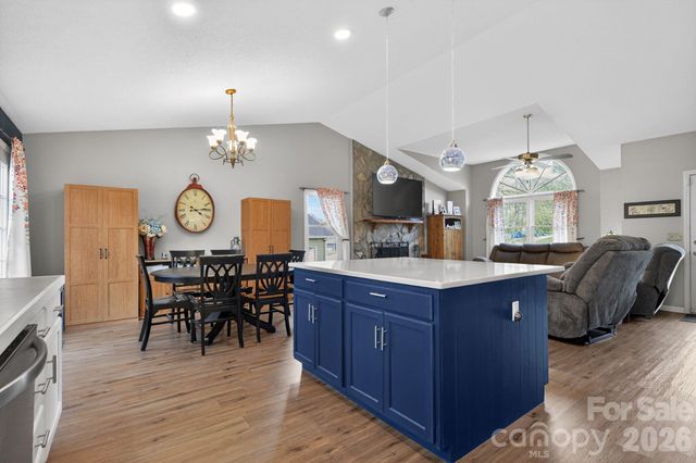 1163 Hidden Creek Circle, Hickory, NC 28602