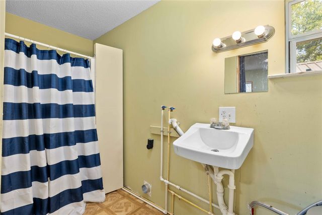 1005 S Mary Street, Comanche, TX 76442