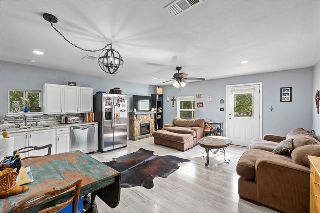1005 S Mary Street, Comanche, TX 76442
