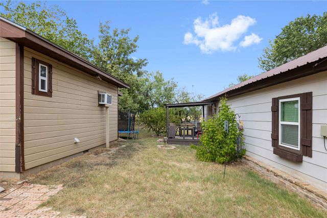 1005 S Mary Street, Comanche, TX 76442
