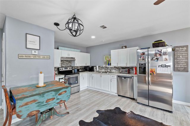 1005 S Mary Street, Comanche, TX 76442