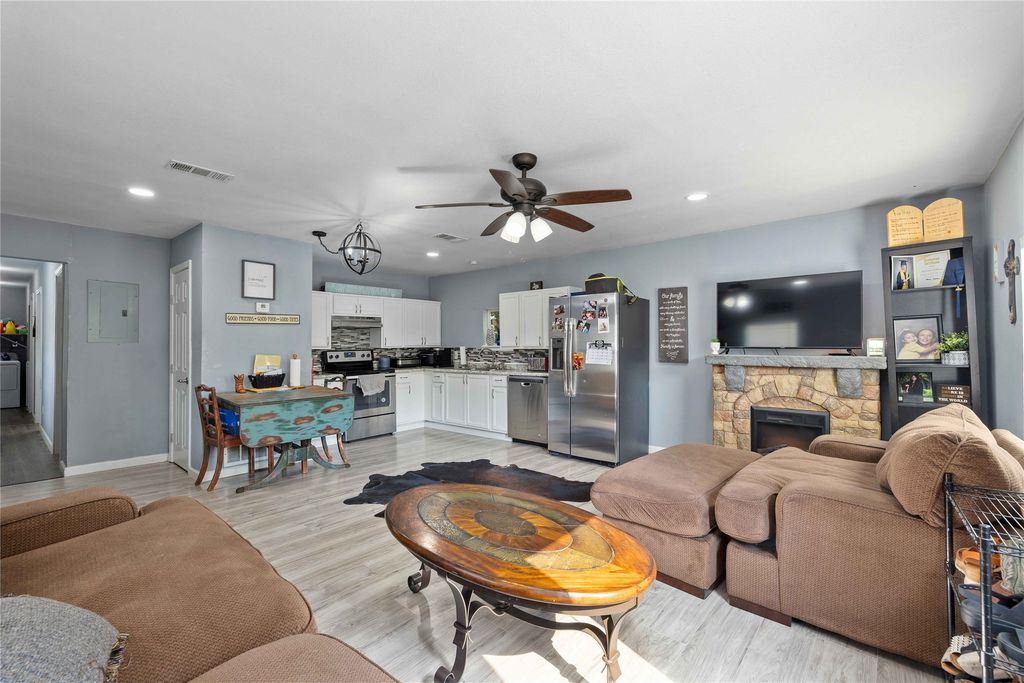 1005 S Mary Street, Comanche, TX 76442