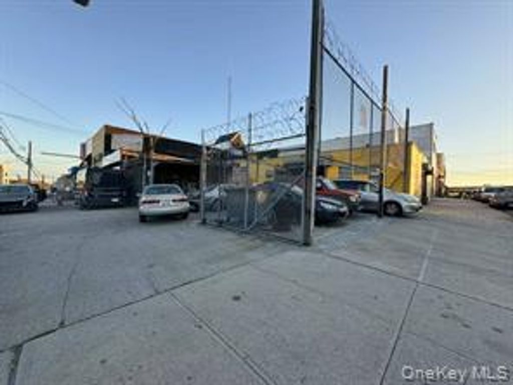 49-04 25th Ave, Astoria, NY 11377