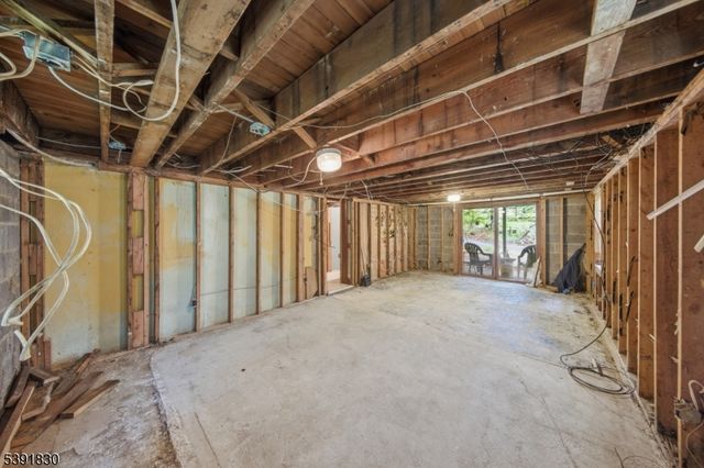 193 Monroe Trl, Hopatcong Boro, NJ 07843