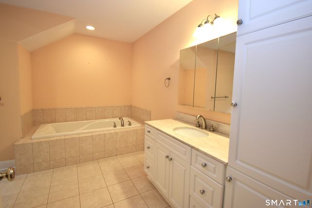 2 Boulderbrook Court 23, Prospect, CT 06712