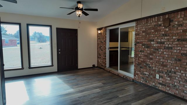 1315 S Crawford Street, Clarksville, AR 72830