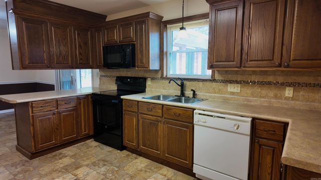 1315 S Crawford Street, Clarksville, AR 72830