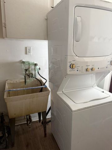 22458 Hillock Avenue, Warren, MI 48089