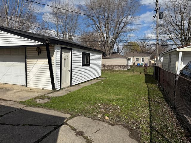 22458 Hillock Avenue, Warren, MI 48089