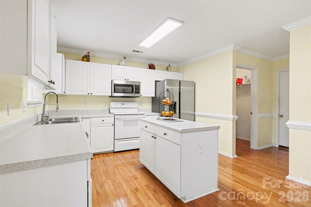 14212 Waterlyn Drive, Charlotte, NC 28278