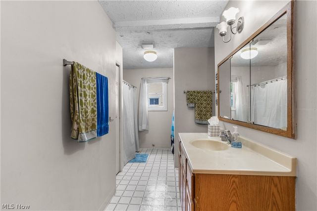 6240 Montrose Drive, Madison, OH 44057