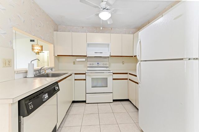 7665 Tahiti Lane 203, Lake Worth, FL 33467