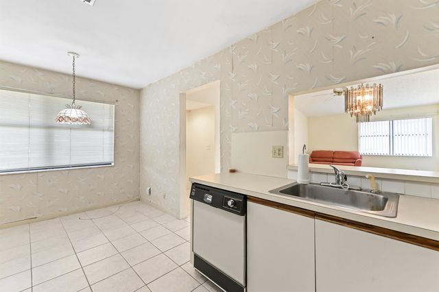 7665 Tahiti Lane 203, Lake Worth, FL 33467