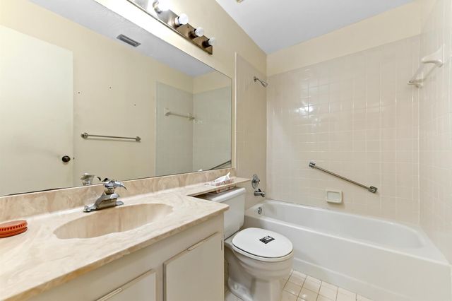 7665 Tahiti Lane 203, Lake Worth, FL 33467