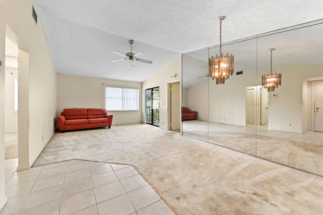 7665 Tahiti Lane 203, Lake Worth, FL 33467