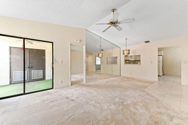 7665 Tahiti Lane 203, Lake Worth, FL 33467