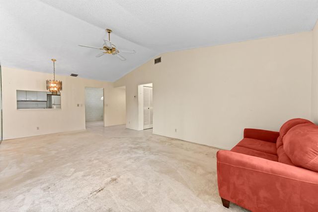 7665 Tahiti Lane 203, Lake Worth, FL 33467
