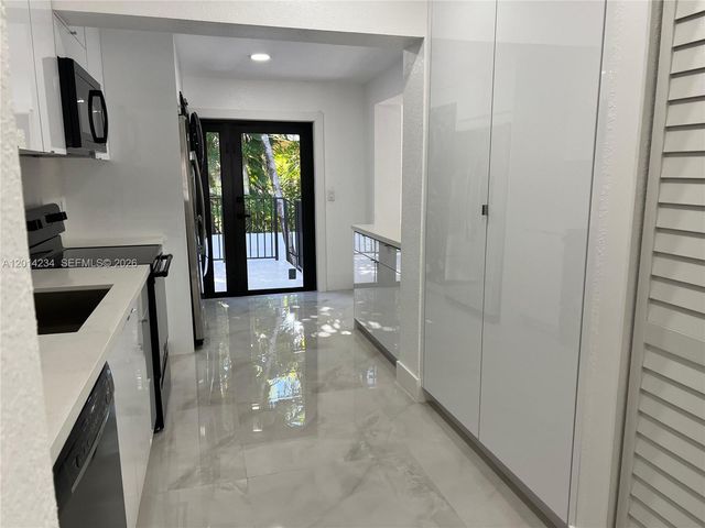 6150 SW 16th St, West Miami, FL 33155