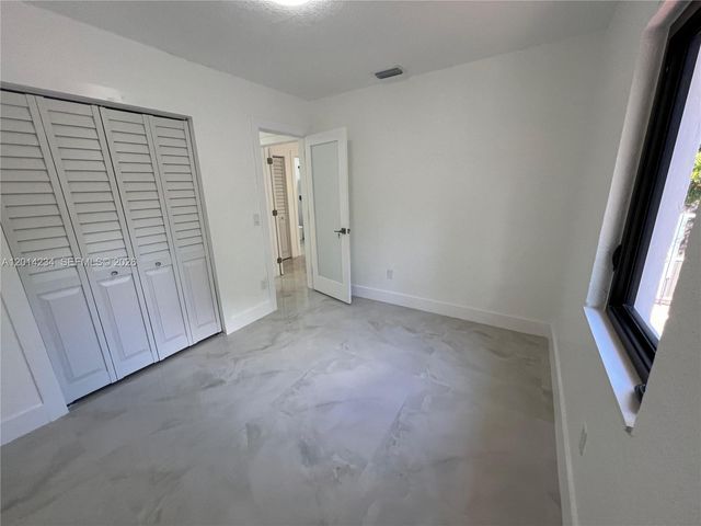 6150 SW 16th St, West Miami, FL 33155