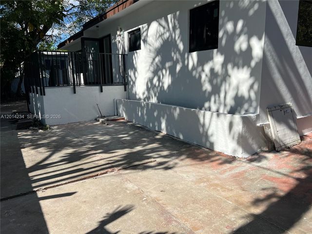 6150 SW 16th St, West Miami, FL 33155