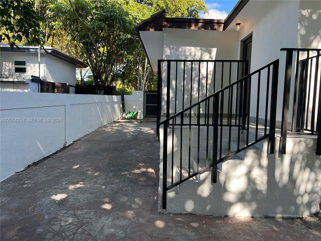 6150 SW 16th St, West Miami, FL 33155