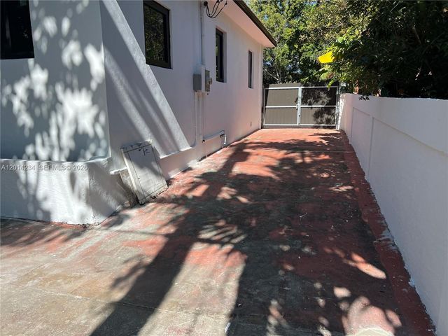6150 SW 16th St, West Miami, FL 33155
