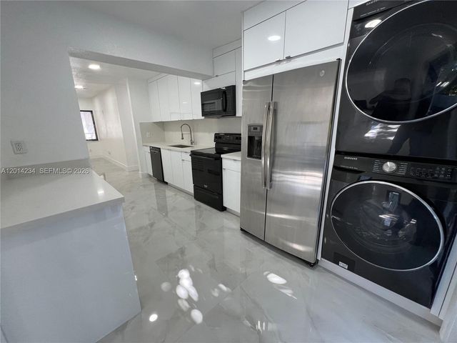 6150 SW 16th St, West Miami, FL 33155