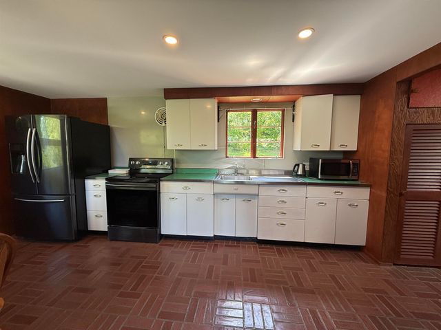 211 Pleasant Valley Road, Brattleboro, VT 05301