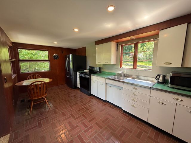 211 Pleasant Valley Road, Brattleboro, VT 05301