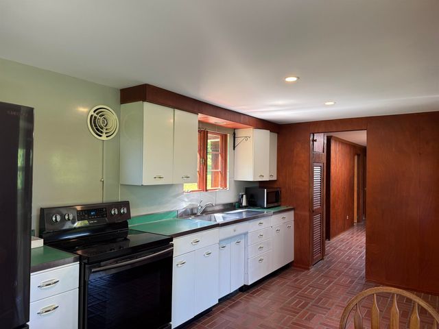 211 Pleasant Valley Road, Brattleboro, VT 05301