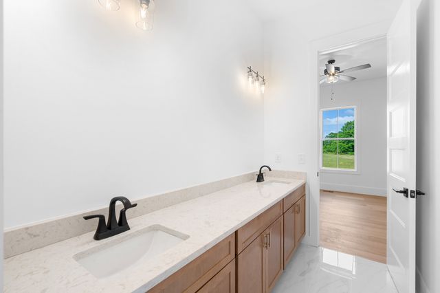 2622 Deer Creek Ln, White House, TN 37188