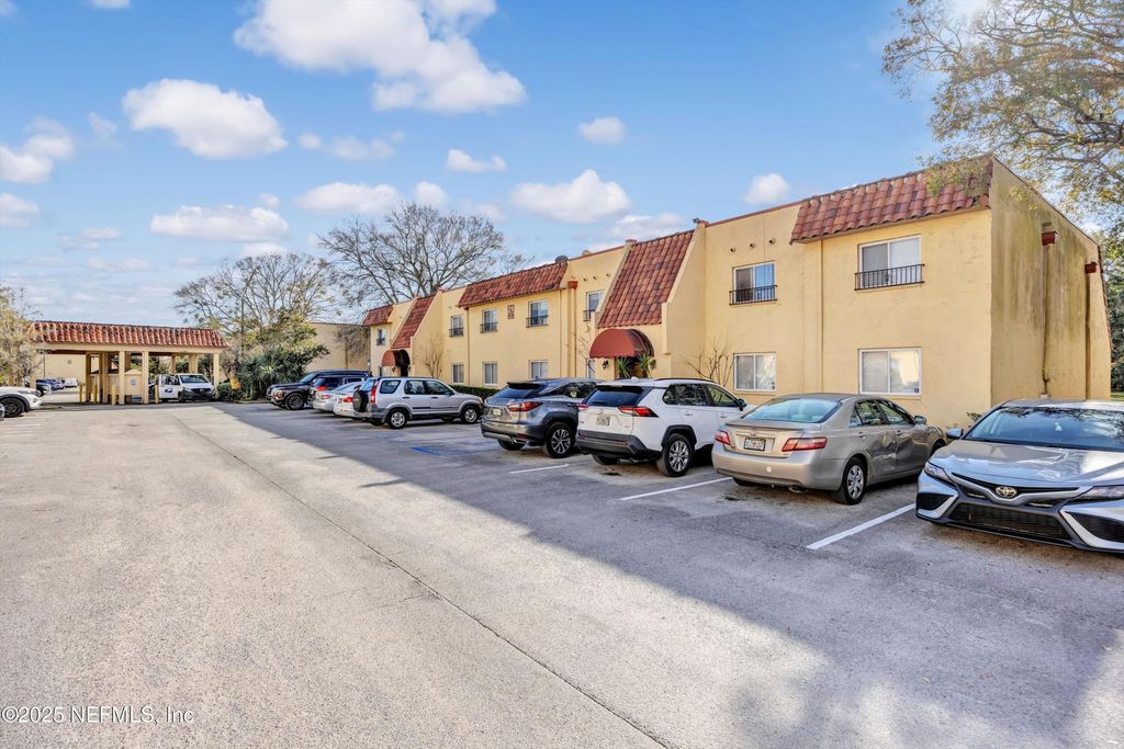 6528 VALEROSA Court 2, Jacksonville, FL 32217